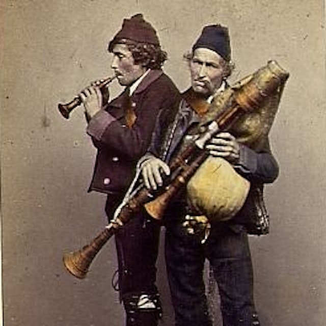 Traditional Italian song with Zampogna and Ciaramella (1920)
