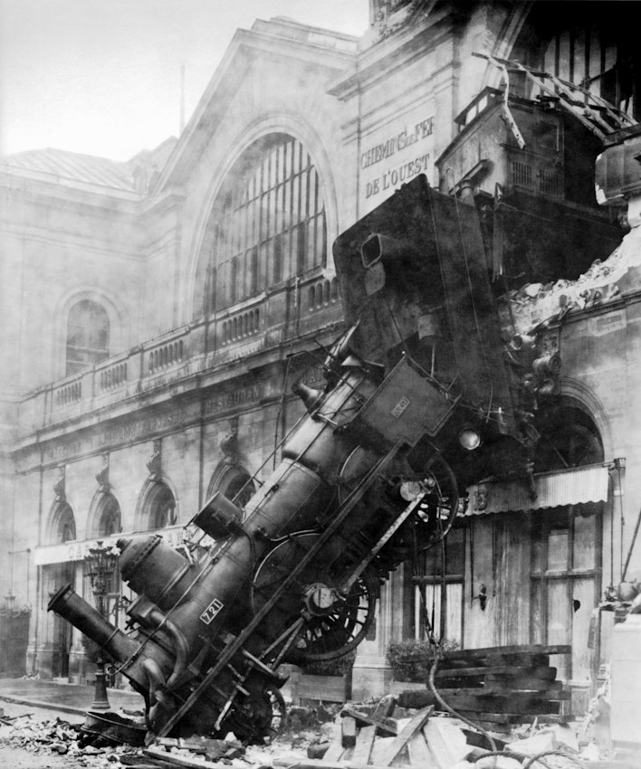 The derailment at Gare Montparnasse